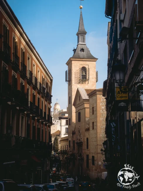 City-trip-madrid-rue-vue-eglise