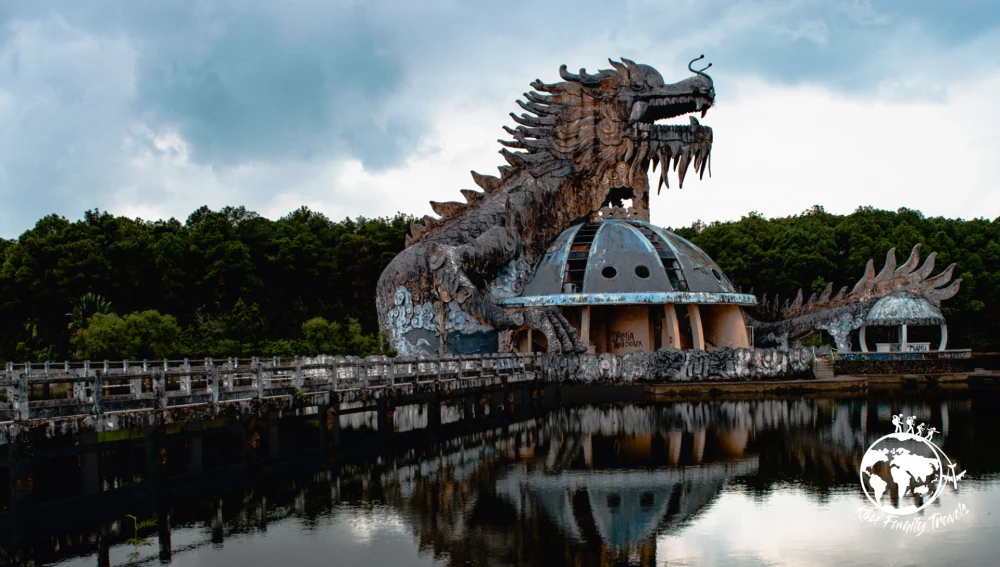 parc-abandonnee-vue-cote